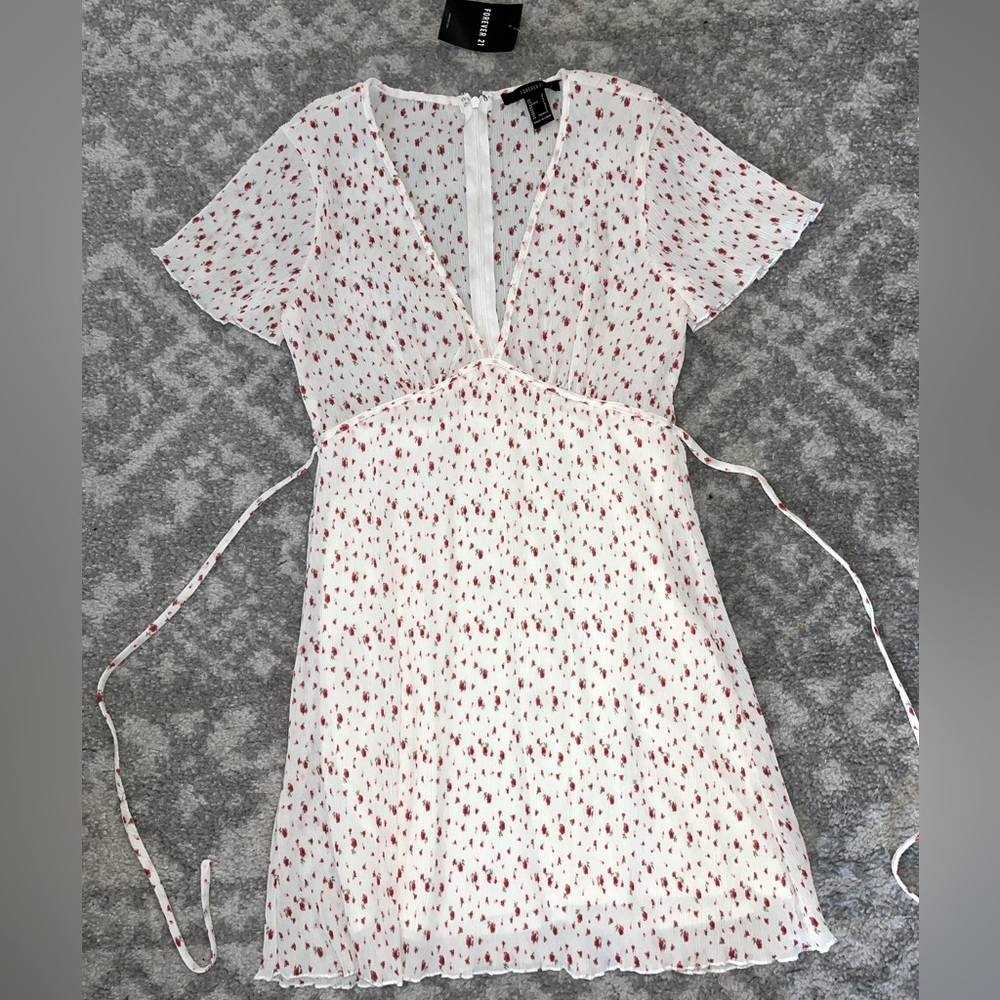 White dress with Roses - New with tags!